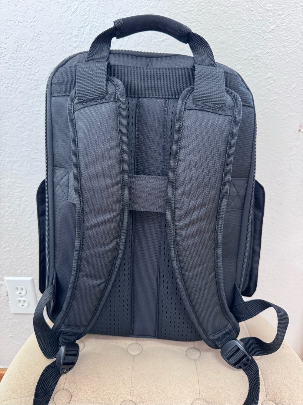 TRAVELPRO Pilot AirTM 2 Laptop Backpack - Picture 2 of 10